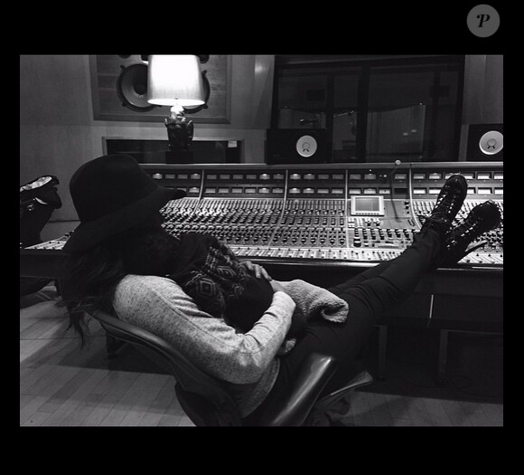 Kelly Rowland a ajouté une photo avec son fils Titan dans les bras sur son compte Instagram, le 6 janvier 2015