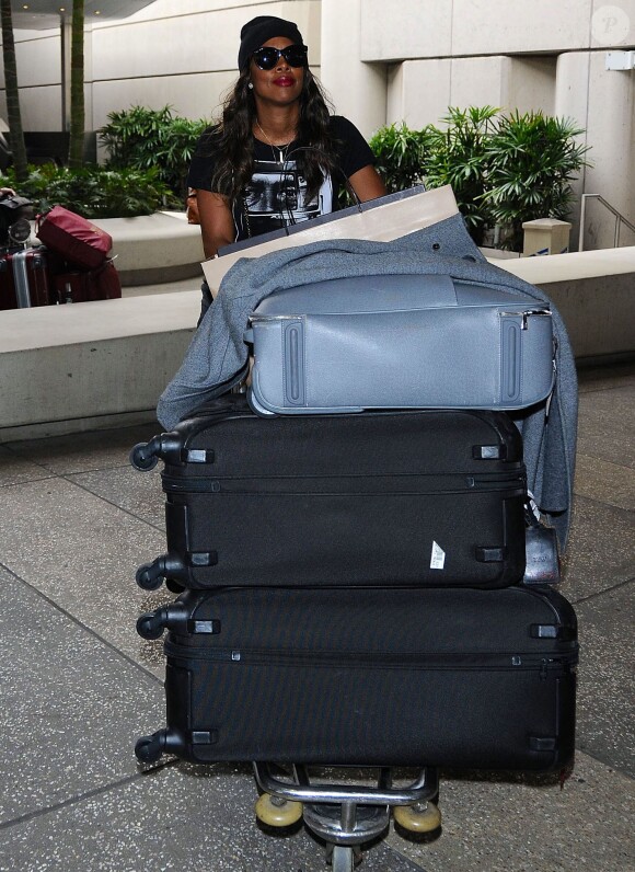 Kelly Rowland arrive à l'aéroport de Los Angeles en provenance de Paris, le 11 mars 2015.  