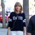  Taylor Swift fait du shopping dans les rues de Brentwood, le 10 mars 2015&nbsp; 