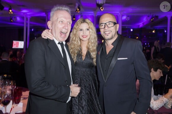 Jean Paul Gaultier, Pascal Obispo et sa compagne Julie Hantson - Dîner de la mode pour le Sidaction au pavillon d'Armenonville à Paris le 29 janvier 2015.