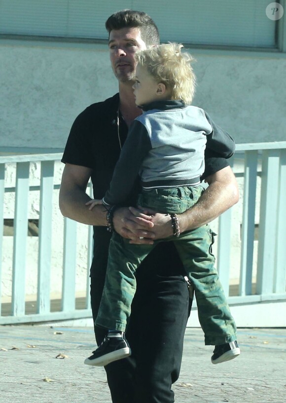 Exclusif - Robin Thicke et son fils Julian à Los Angeles le 5 novembre 2014