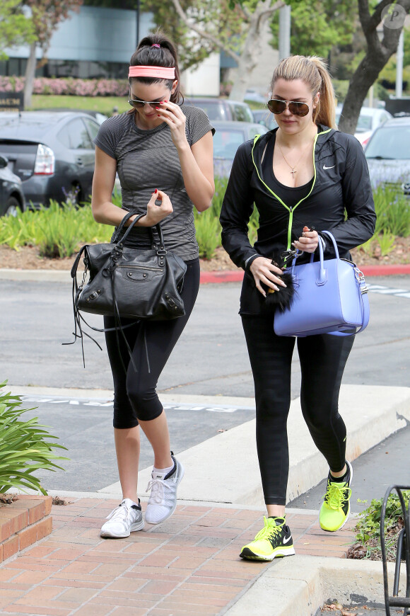 Khloe Kardashian et Kendall Jenner à Santa Monica, le 18 mars 2014, après une intense séance de sport