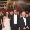 Eric Cantona et Rachida Brakni lors de la montée des marches du film Looking For Eric, à Cannes le 18 mai 2009