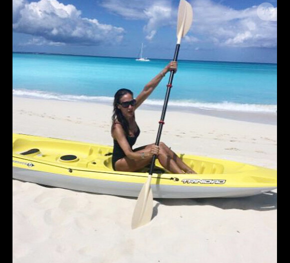 Sarah Jessica Parker a ajouté une photo à son compte Instagram tandis qu'elle passe des vacances dans les îles Turques-et-Caïques avec son mari Matthew Broderick (qui fête ses 53 ans) et leurs enfants, le 20 mars 2015