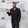 David Beckham marque le lancement de la collection Modern Essentials d'H&M au magasin de la marque, sur la rue Gran Vía à Madrid. Le 20 mars 2015.