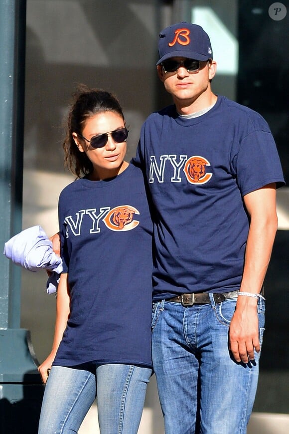 Mila Kunis et Ashton Kutcher à West Village, le 23 septembre 2012.