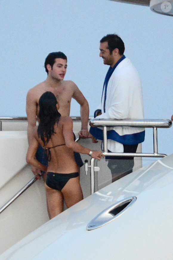 Michelle Rodriguez et Zac Efron sont avec des amis dont Mohammed Al Turki en vacances à Ibiza, le 2 août 2014. 