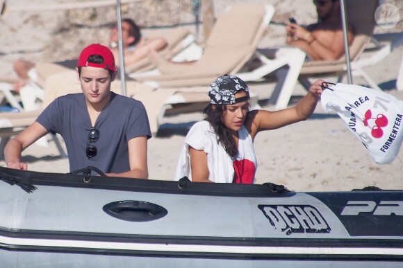 Michelle Rodriguez se trouve avec des amis en vacances à Ibiza, le 30 juillet 2014. 