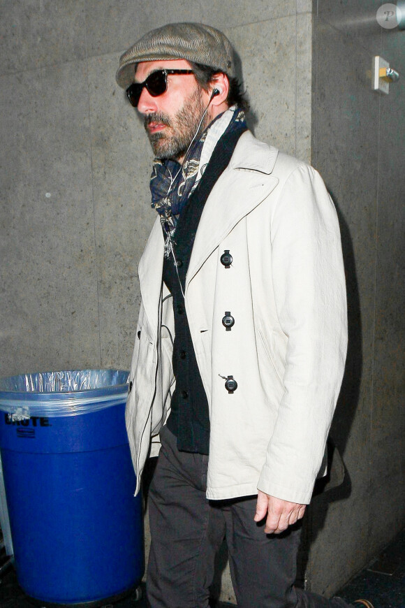 Jon Hamm à l'aéroport de Los Angeles, le 24 mars 2015. L'acteur arrive de New York.