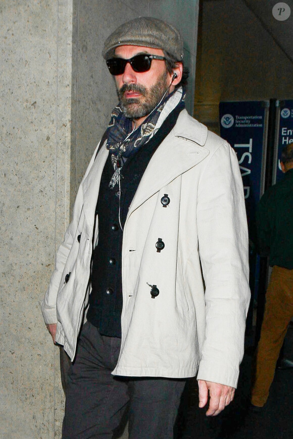 Jon Hamm à l'aéroport de Los Angeles, le 24 mars 2015. L'acteur arrive de New York.
