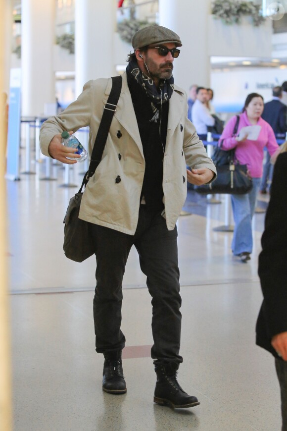 Jon Hamm à l'aéroport de Los Angeles, le 24 mars 2015. L'acteur arrive de New York.