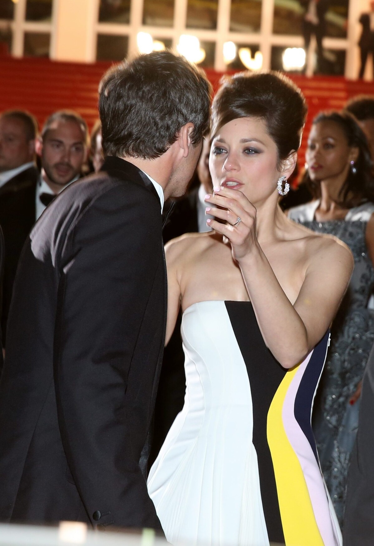 Photo : Guillaume Canet et Marion Cotillard - Descente des marches du ...