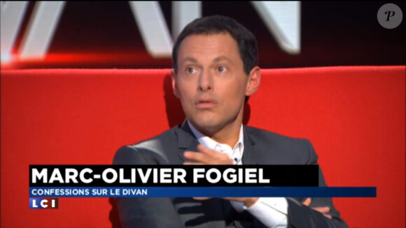 Marc-Olivier Fogiel dans le divan de sa propre émission, pour un entretien accordé à la Médiasphère sur LCI, dans l'émission diffusée le vendredi 27 mars 2015 à 16h10.