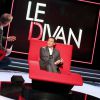 Exclusif - Face à Julien Arnaud, Marc-Olivier Fogiel a pris la place de ses invités dans le fameux fauteuil rouge de son émission Le Divan, à Paris le 13 mars 2015.