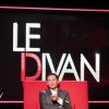Exclusif - Marc-Olivier Fogiel a pris la place de ses invités dans le fameux fauteuil rouge de son émission Le Divan, à Paris le 13 mars 2015.