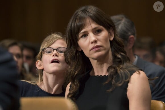 Jennifer Garner et sa fille Violet, 9 ans, assistent à une intervention de Ben Affleck au Capitole, à Washington, le 26 mars 2015.