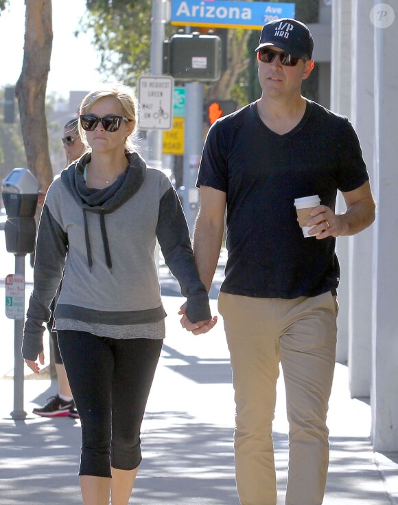 Reese Witherspoon et son mari Jim Toth vont prendre le petit-déjeuner à Santa Monica, le 13 février 2015. 