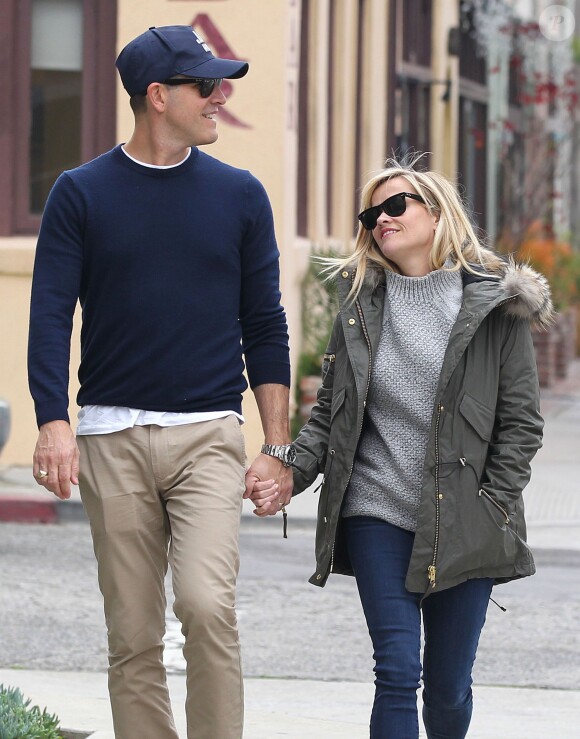 Reese Witherspoon et son mari Jim Toth se baladent, main dans la main, à Venice en Californie, le 10 janvier 2015 
