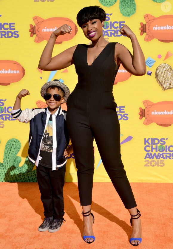 David Daniel Otunga, Jr. et sa mère Jennifer Hudson assistent à la 28e édition des Kids Choice Awards, au Forum. Inglewood, Los Angeles, le 28 mars 2015.