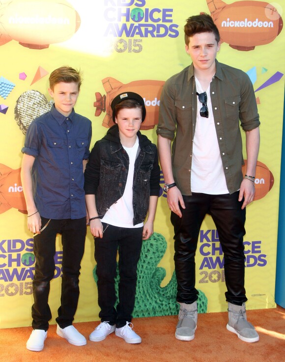 Romeo, Cruz et Brooklyn Beckham assistent à la 28e édition des Kids Choice Awards, au Forum. Inglewood, Los Angeles, le 28 mars 2015.