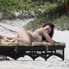 Exclusif - Dakota Johnson - Melanie Griffith, Kris Jenner et Dakota Johnson en vacances sur une plage de Cancun au Mexique le 17 mars 2015.