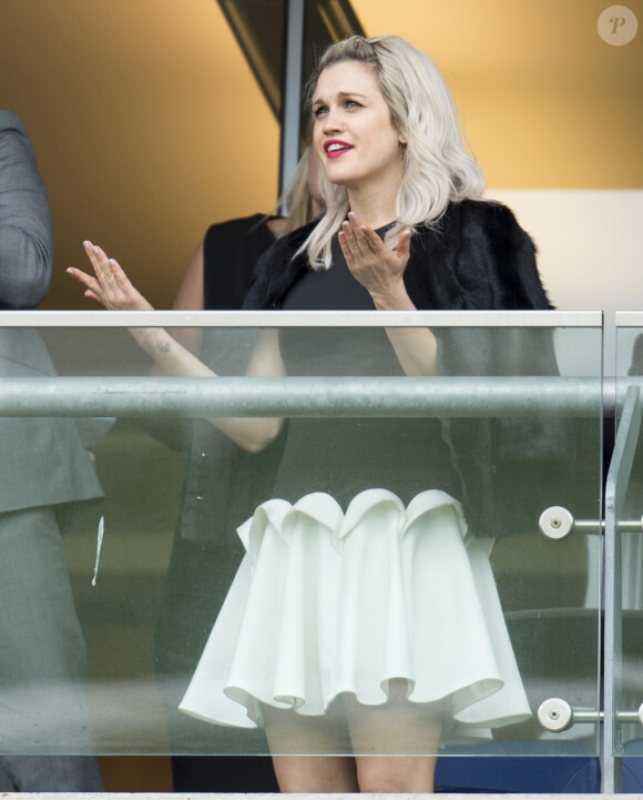 Ashley Roberts assiste à la course hippique "The Royal Ascot" à Ascot le 29 mars 2015. 
