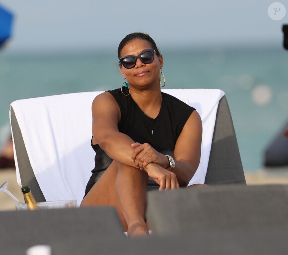 Queen Latifah a passé le jour du Nouvel An avec ses amis sur une plage à Miami. Le 1er janvier 2015