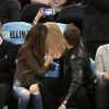 Alessandra Ambrosio et Will Arnett lors d'un match de basket à New York. Le couple filme quelques scènes des Tortues Ninja 2, le 25 mars 2015