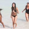 Zoe Kravitz profite d'une belle journée ensoleillée avec des amis sur une plage à Miami, le 7 mars 2015  