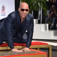 Vin Diesel, honoré devant sa famille, ne peut cacher son émotion...