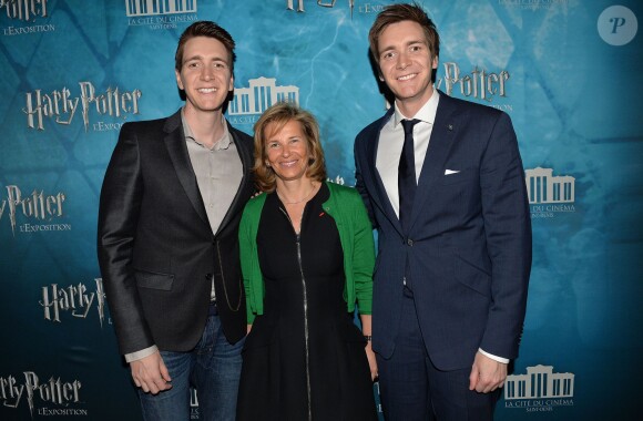 Iris Knobloch (Presidente de Warner France), les jumeaux James et Oliver Phelps - Vernissage de l'exposition "Harry Potter" à la Cité du Cinéma à Saint-Denis, le 2 avril 2015.
