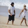Pamela Anderson et son mari Rick Salomon passent une journée sur une plage à Hawaii le 27 décembre 2014.