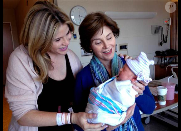 Jenna Bush avec sa fille Jenna et sa petite-fille Mila qui vient de naître.