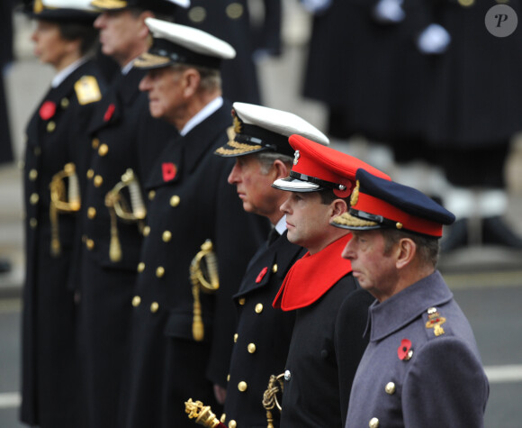 Le prince Edward, duc de Kent (au premier plan), en novembre 2010 lors du dimanche du souvenir.
