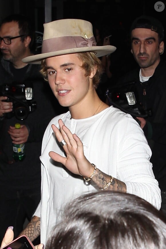 Justin Bieber sort du Bar 20 à West Hollywood. le 26 mars 2015