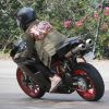 Exclusif - Prix Spécial - Justin Bieber fait de la moto à Los Angeles, le 17 mars 2015. Le chanteur a customisé sa moto Ducati avec ses initiales "JB". Escorté par ses gardes du corps, Justin a suivi la voiture de Corey Gamble (ex de Kris Jenner)