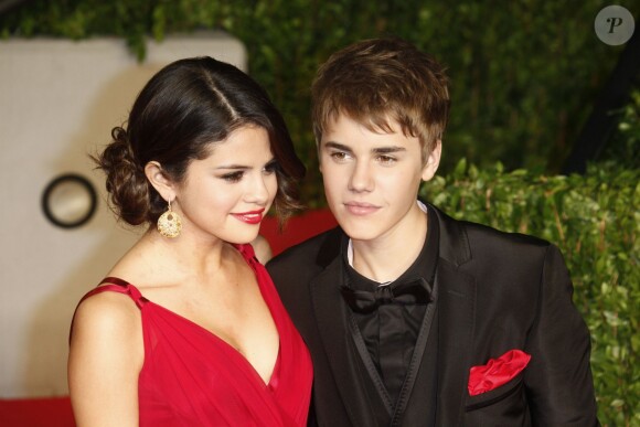 Justin Bieber et Selena Gomez lors de la soirée Vanity Fair Academy Awards à Sunset Tower, Los Angeles, le 27 février 2011