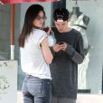  Exclusif - Kendall Jenner est all&eacute;e d&eacute;jeuner avec un inconnu au "Urth Caffe" &agrave; West Hollywood, le 22 mars 2015&nbsp;  