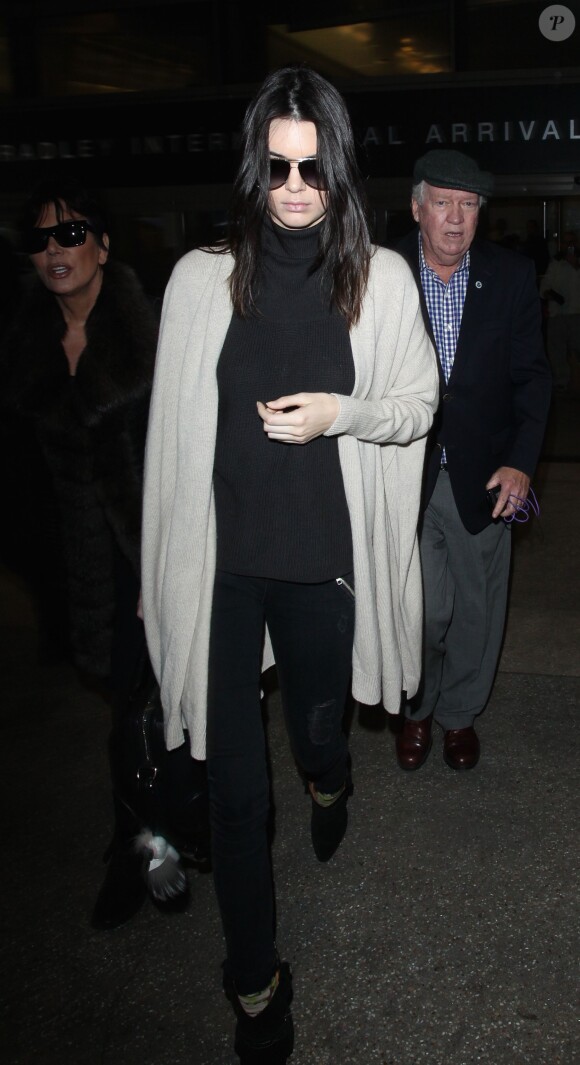 Kris Jenner et sa fille Kendall arrivent à Los Angeles le 11 mars 2015. 