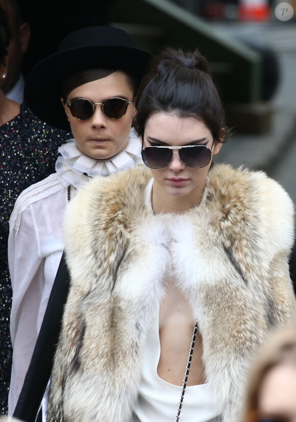 Cara Delevingne et Kendall Jenner - Sorties du défilé de mode "Chanel", collection prêt-à-porter automne-hiver 2015/2016, à Paris. Le 10 mars 2015  
