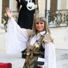 Lââm, en costume traditionnel tunisien, au dîner d'Etat au Palais de l'Elysée en l'honneur du président de la Tunisie Beji Caïd Essebsi à Paris le 7 avril 2015.