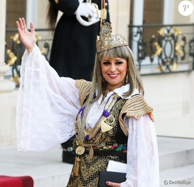 Lââm, en costume traditionnel tunisien, au dîner d'Etat au Palais de l'Elysée en l'honneur du président de la Tunisie Beji Caïd Essebsi à Paris le 7 avril 2015.