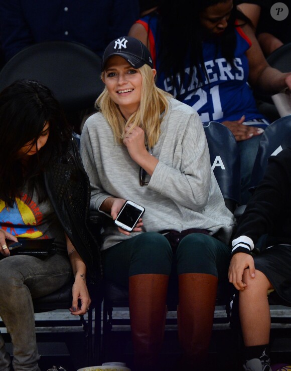 Mischa Barton assiste au match de basket des Lakers à Los Angeles le 22 mars 2015.22/03/2015 - Los Angeles