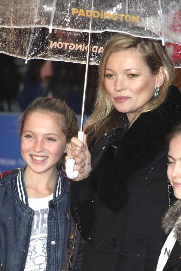 Kate Moss et sa fille Lila Grace - Première du film "Paddington" à Londres le 23 novembre 2014