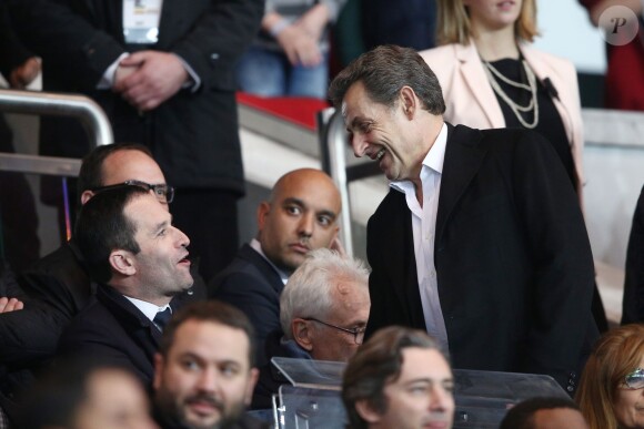 Benoît Hamon et Nicolas Sarkozy - People assistent à la demi-finale de la coupe de France entre le PSG et Saint-Etienne au Parc des Princes à Paris le 8 avril 2015.