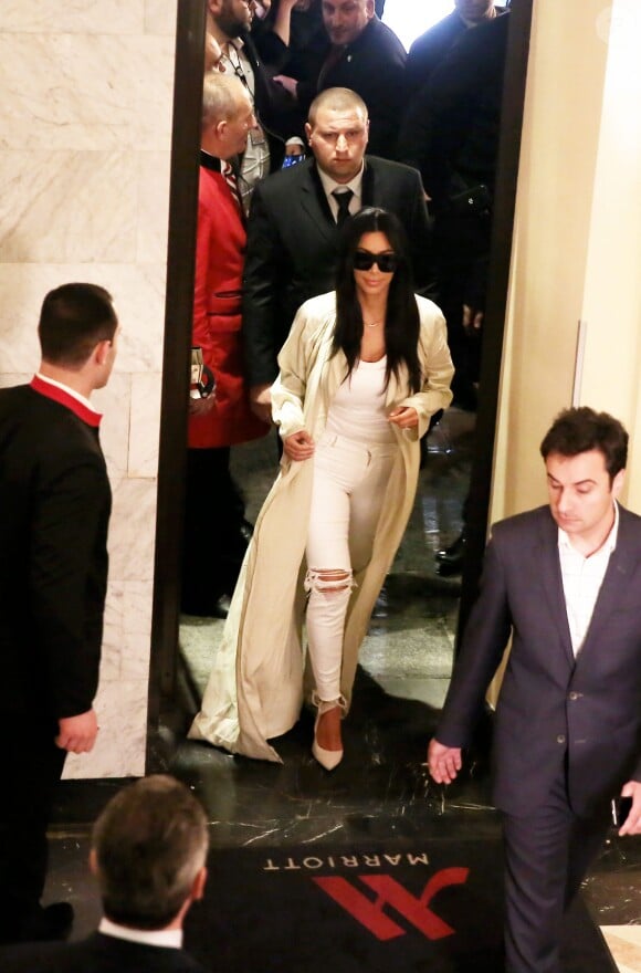Exclusif - Kim Kardashian arrive à l'hôtel Armenia Marriott. Erevan, le 8 avril 2015.