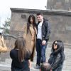 Kim, Khloé, Kourtni et Kara Kardashian visitent la statue Mère Arménie, au Victory Park. Erevan, le 9 avril 2015.