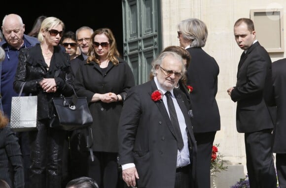 Alain Duménil et sa femme - Obsèques du tailleur italien Francesco Smalto en l'église Saint-Jean-Baptiste à Neuilly-sur-Seine, le 10 avril 2015.