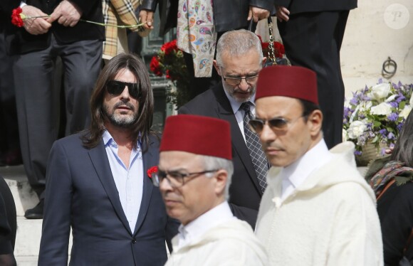 Le styliste Stéphane Rolland et Chakib Benmoussa, ambassadeur du Maroc en France - Obsèques du tailleur italien Francesco Smalto en l'église Saint-Jean-Baptiste à Neuilly-sur-Seine, le 10 avril 2015.