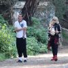 La chanteuse Gwen Stefani et son mari Gavin Rossdale profite d'une balade matinale avec ses fils Zuma et Apollo à  Beverly hills, Los Angeles, le 10 avril 2015